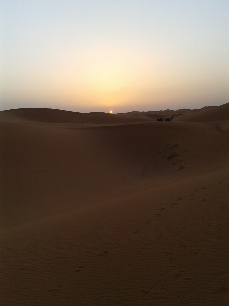 Zdjęcia: MERZOUGA, MERZOUGA, WSCHÓD SŁOŃCA -SAHARA, MAROKO Zdjęcia: MERZOUGA, MERZOUGA, WSCHÓD SŁOŃCA -SAHARA, MAROKO