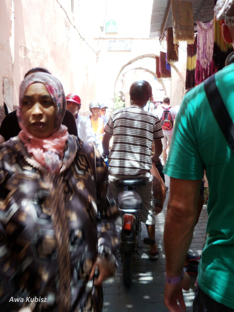 Zdjęcia: Marrakesh, Południe, Zatłoczone uliczki na marakeskim suku, MAROKO Zdjęcia: Marrakesh, Południe, Zatłoczone uliczki na marakeskim suku, MAROKO