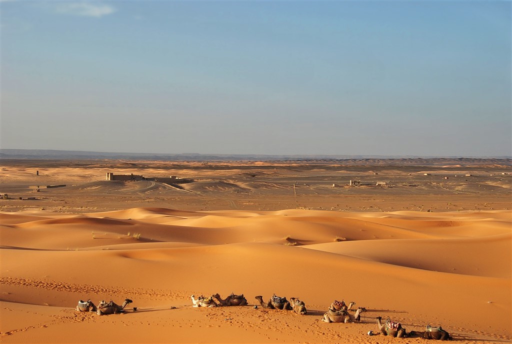 Zdjęcia: ERG CHEBBI, pustynia w płd-wsch. części Maroka, fatamorgana, MAROKO Zdjęcia: ERG CHEBBI, pustynia w płd-wsch. części Maroka, fatamorgana, MAROKO