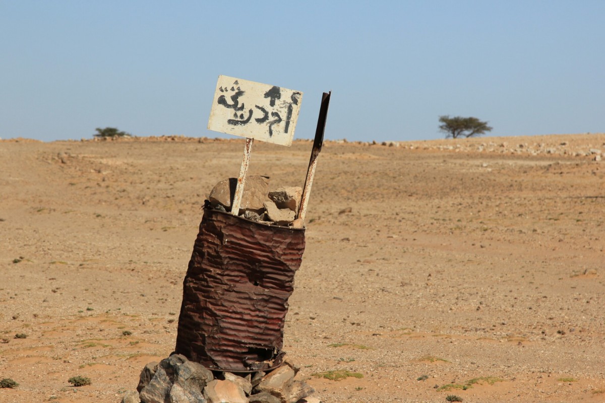 Zdjęcia: Sahara Zachodnia, Sahara Zachodnia, Znak drogowy na Saharze, MAROKO Zdjęcia: Sahara Zachodnia, Sahara Zachodnia, Znak drogowy na Saharze, MAROKO