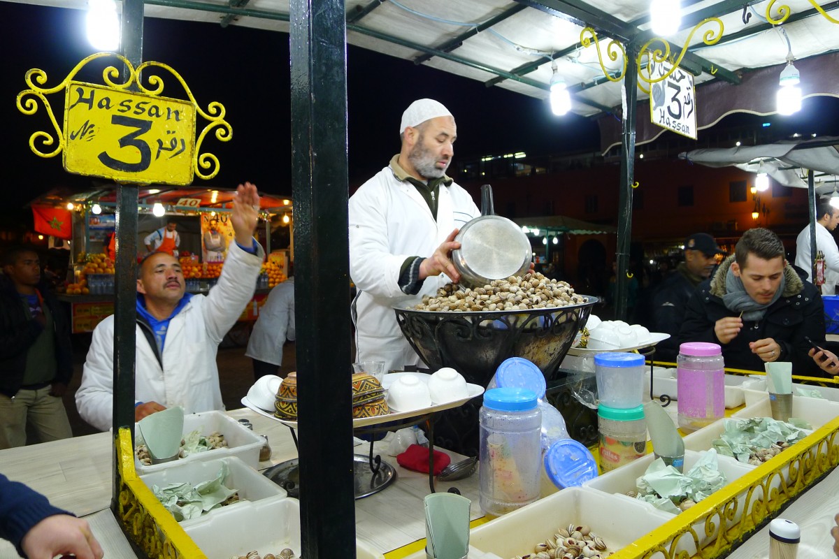Zdjęcia: Plac Djemaa el Fna w Marrakesz, Miasto Marrakesz, Sprzedawca ślimaków, MAROKO Zdjęcia: Plac Djemaa el Fna w Marrakesz, Miasto Marrakesz, Sprzedawca ślimaków, MAROKO