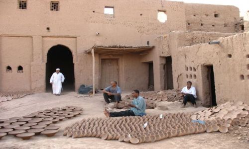 Zdjęcie MAROKO / - / Tamegroute / wyroby z gliny