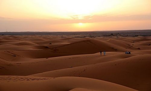 Zdjecie MAROKO / poudniowo-wschodni kraniec Tafilant / okolice Erfoud - Sahara / Soce coraz nizej.