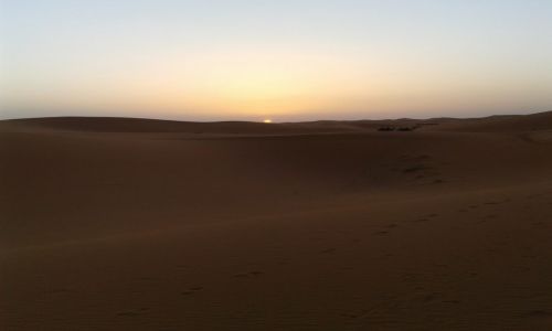 Zdjęcie MAROKO / MERZOUGA / MERZOUGA / WSCHÓD SŁOŃCA -SAHARA