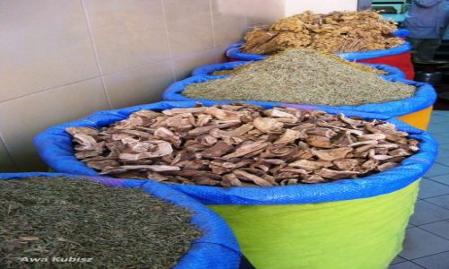 MAROKO / Poudnie / Marrakesh / Rnorodne przyprawy na marrakeskim suku