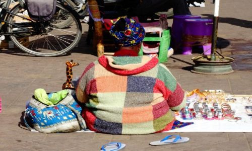 Zdjcie MAROKO / Marrakesz / Plac Dzamma el fna / Marokanska sprzedawczyni