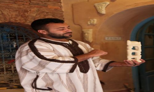 Zdjcie MAROKO / Agadir / Medina Polizzi / W pracowni rzebiarza