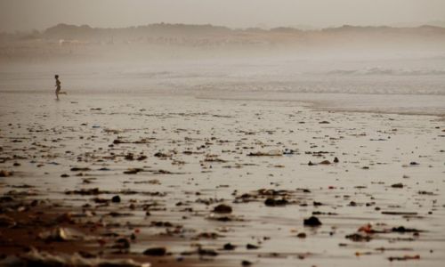Zdjecie MAROKO / - / Agadir / Czowiek i ocean