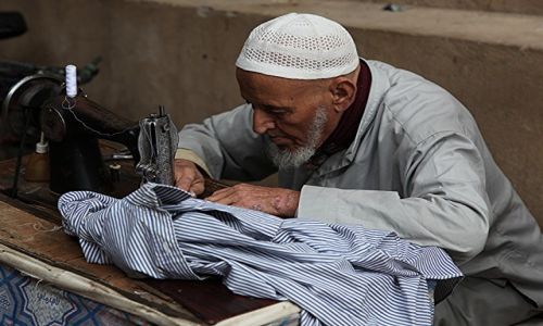 Zdjecie MAROKO / Marrakesz / Suk, czyli bazar / Krawiec