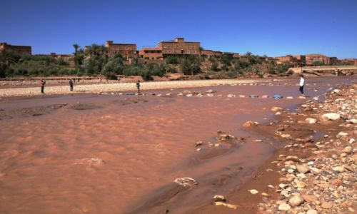 Zdjcie MAROKO / Ouarzazate / Ait-Ben-Haddou / Przeprawa przez rzek Ounila