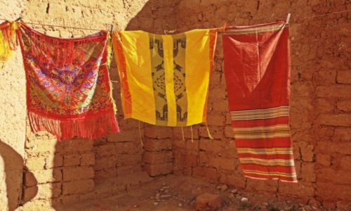 Zdjcie MAROKO / Ouarzazate / El Klaa / Kolorowe pranie