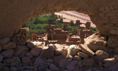 Zdjcie MAROKO / Ouarzazate / Ksar Ait-Ben-Haddou / Co jest za tym murem?