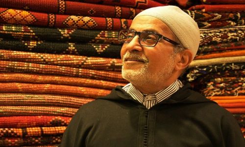 Zdjcie MAROKO / Tansift-Al-Hauz / Marrakesz / Waciciel skadu dywanw