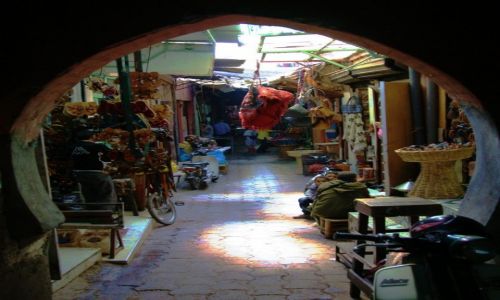 Zdjcie MAROKO / Tansift Al Hauz / Marrakesz, suk / Kramik z klimatem
