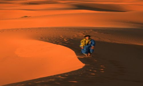 Zdjcie MAROKO / Tafilalet / Erg Chebbi / Pustynny wdrowiec
