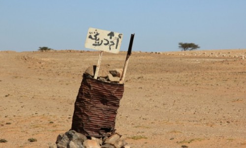 Zdjecie MAROKO / Sahara Zachodnia / Sahara Zachodnia / Znak drogowy na Saharze
