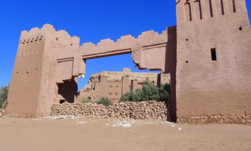 Zdjecie MAROKO / Poudniowe  Maroko  / Ksar Ait-Ben-Haddou / w pobliu / Mur z adn dziur