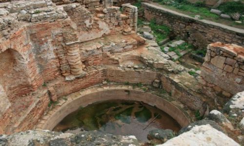 Zdjęcie MAROKO / wybrzeże Maroka / Rabat / ruiny studni przed ogrodem Sułtana