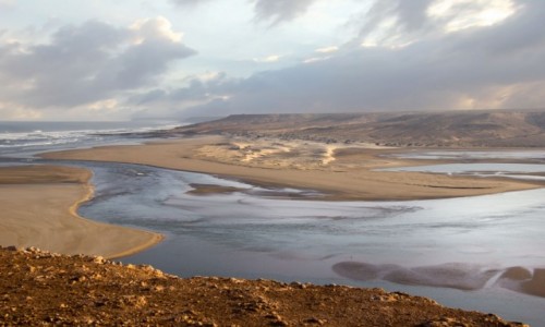 Zdjecie MAROKO / Souss-Massa-Dra / nad Atlantykiem / Gdzie rzeka czy si z oceanem