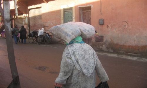 Zdjecie MAROKO / brak / Marrakech / kobieta jest samowystarczalna