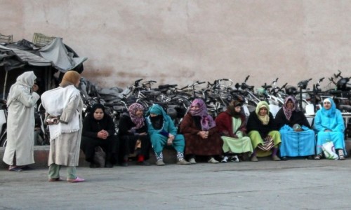 Zdjecie MAROKO / ‎Marrakesz-Safi / ‎Marrakesz / ...a za czym kolejka ta siedzi?