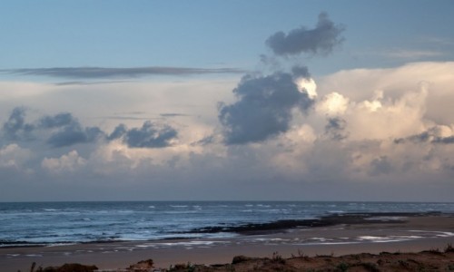 Zdjęcie MAROKO / Essaouira / Moulay Bouzerktoun / Niebo nad oceanem