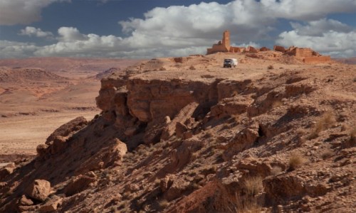 Zdjęcie MAROKO / Fès-Meknès / Sidi Boutayeb / Fort nad ouedem Azinous