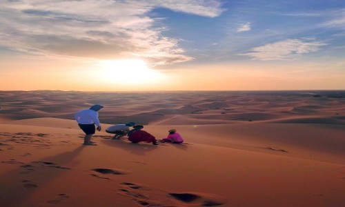 Zdjecie MAROKO / . / Erg Chebbi / Czekajc na zachd soca...