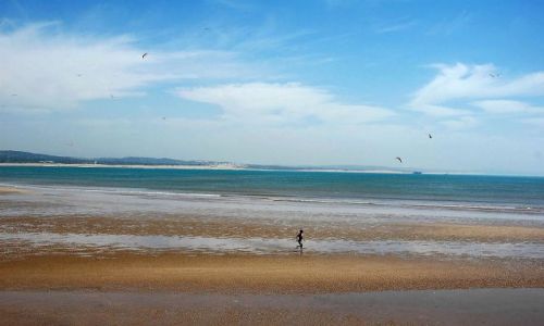 Zdjecie MAROKO / nad oceanem / Essaouira / samotny biegacz
