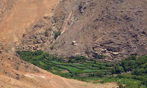 Zdjecie MAROKO / JBEL TOUBKAL - Góry Atlas Wysoki  / Berberyjska wieś Tinerhourhine / Zielona dolina
