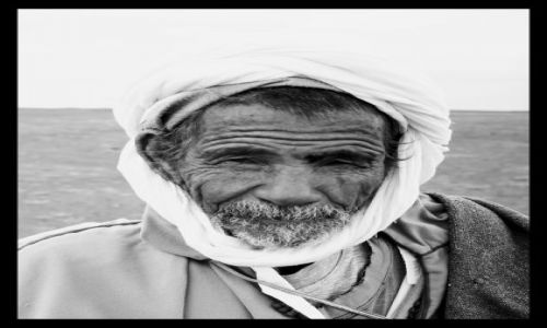 Zdjecie MAROKO / merzouga / merzouga / Czlowiek z Merzougi