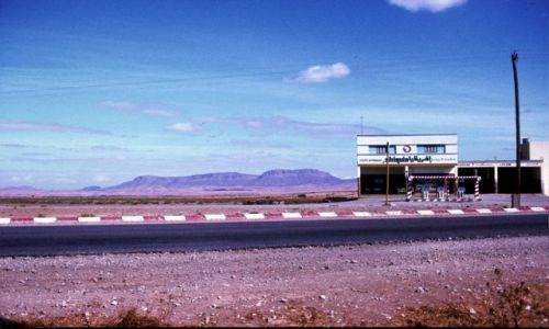 Zdjęcie MAROKO / centrum / droga FEZ/Meknes / stacja benzynowa