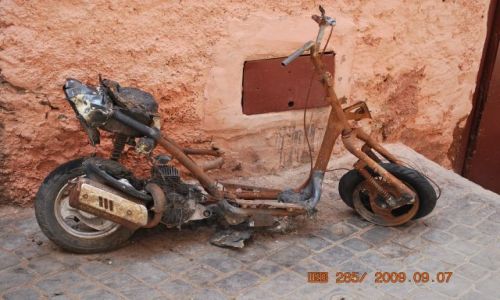 Zdjecie MAROKO / marakesz / medina / scooter