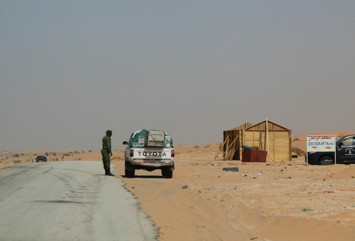 Zdjęcia: Sahel, Sahel, Jak przy posterunku to Restauracja, MAURETANIA Zdjęcia: Sahel, Sahel, Jak przy posterunku to Restauracja, MAURETANIA