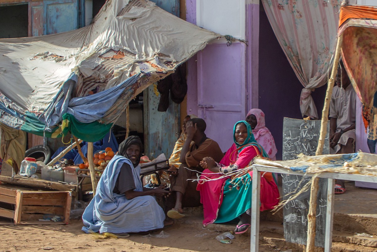 Zdjęcia: przy głównej ulicy, Nawakszut, Ulice stolicy, MAURETANIA Zdjęcia: przy głównej ulicy, Nawakszut, Ulice stolicy, MAURETANIA
