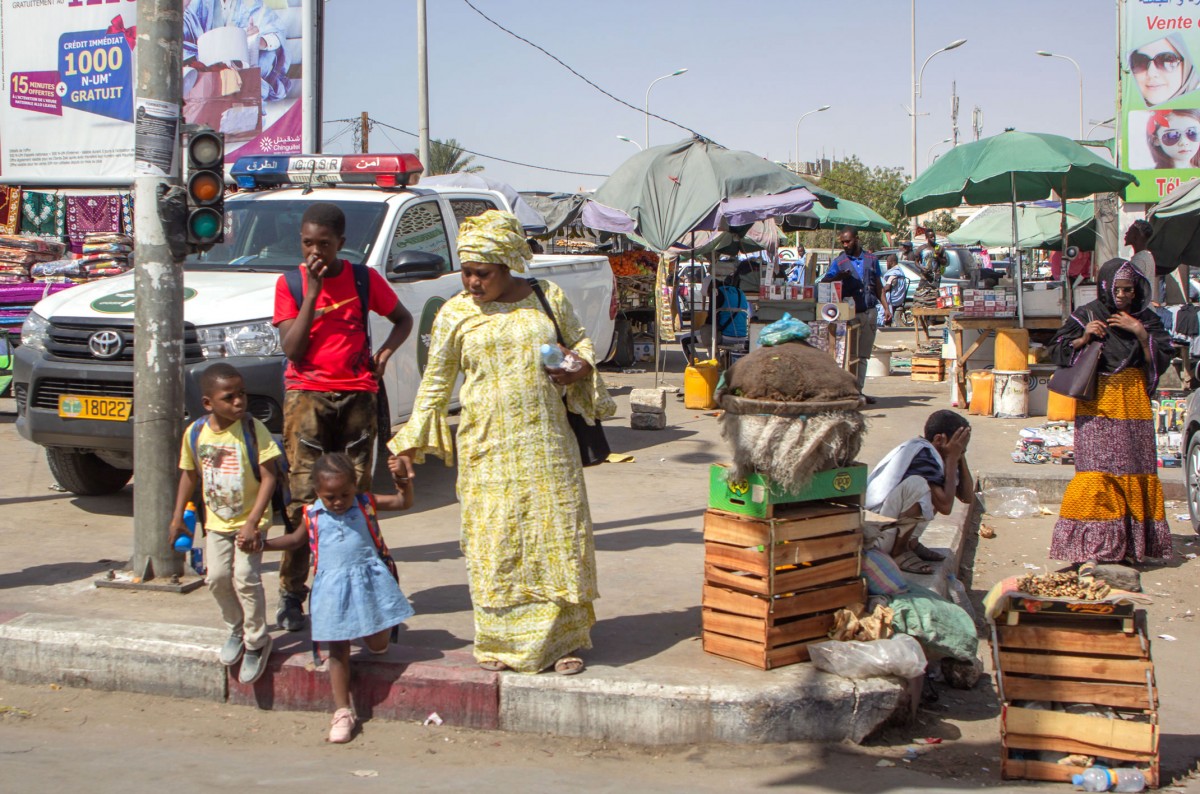 Zdjęcia: przy głównej ulicy, Nawakszut, Ulice stolicy, MAURETANIA Zdjęcia: przy głównej ulicy, Nawakszut, Ulice stolicy, MAURETANIA