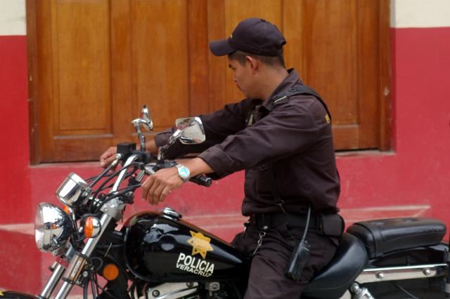 Zdjęcia: Zongolica, Veracruz, Policjant, MEKSYK Zdjęcia: Zongolica, Veracruz, Policjant, MEKSYK
