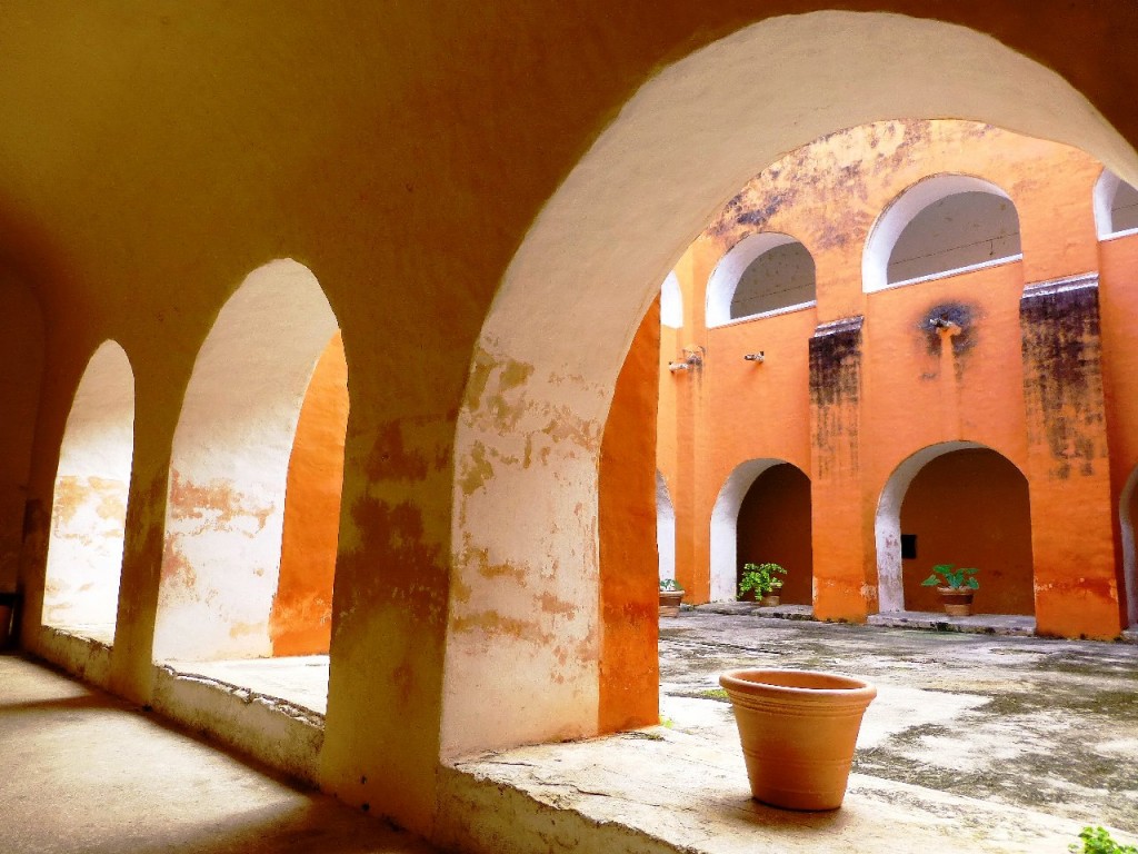 Zdjęcia: Izamal, Jukatan, wewnetrzny dziedziniec klasztoru Franciszkanów w Izamal, MEKSYK Zdjęcia: Izamal, Jukatan, wewnetrzny dziedziniec klasztoru Franciszkanów w Izamal, MEKSYK