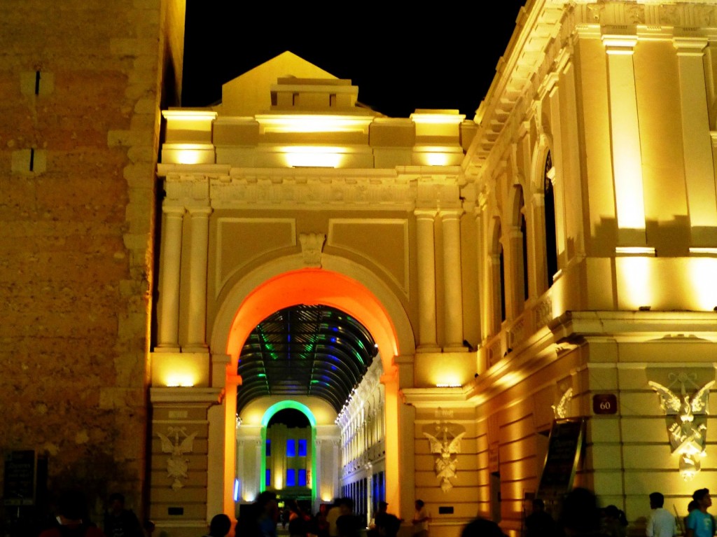 Zdjęcia: Merida , Jukatan, przejście przy Katedrze, MEKSYK Zdjęcia: Merida , Jukatan, przejście przy Katedrze, MEKSYK