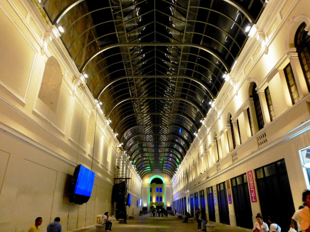 Zdjęcia: Merida , Jukatan, Merida - ciekawie oświetlona, MEKSYK Zdjęcia: Merida , Jukatan, Merida - ciekawie oświetlona, MEKSYK