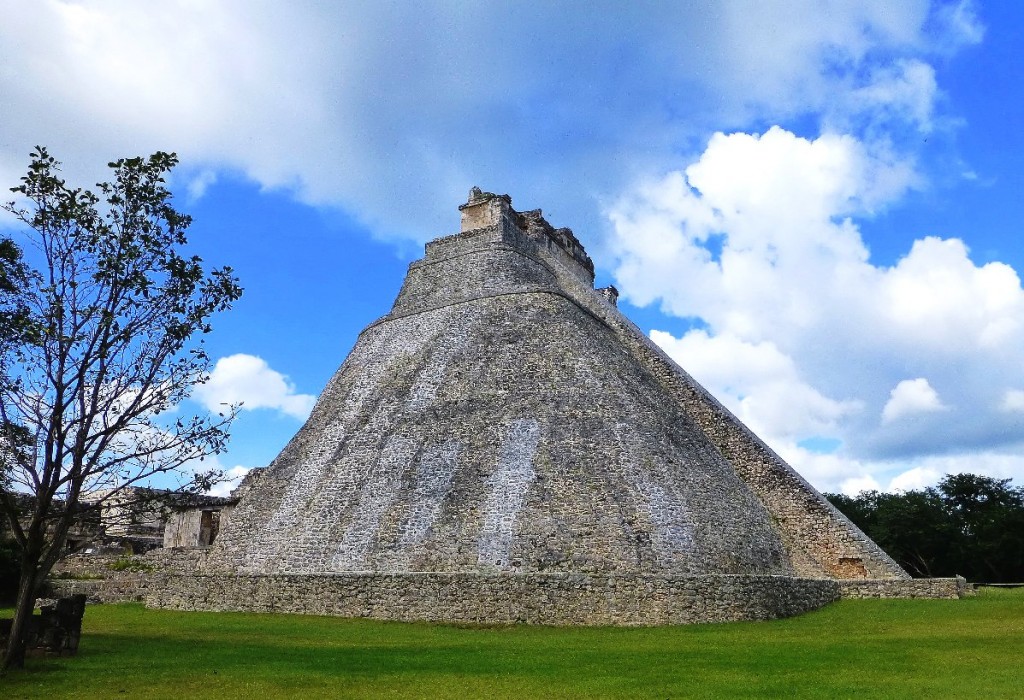 Zdjęcia: Uxmal, Jukatan, pożegnanie z Piramidą Czarnoksiężnika, MEKSYK Zdjęcia: Uxmal, Jukatan, pożegnanie z Piramidą Czarnoksiężnika, MEKSYK