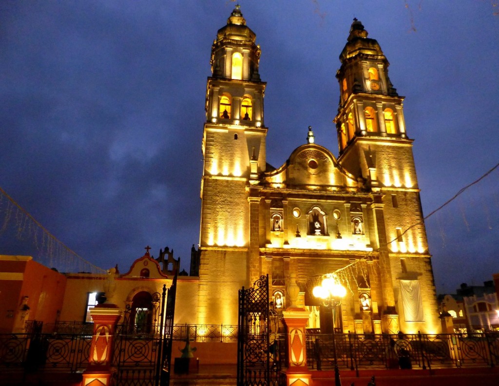 Zdjęcia: Campeche, Jukatan ,  Katedra - pięknie oświetlona, MEKSYK Zdjęcia: Campeche, Jukatan ,  Katedra - pięknie oświetlona, MEKSYK