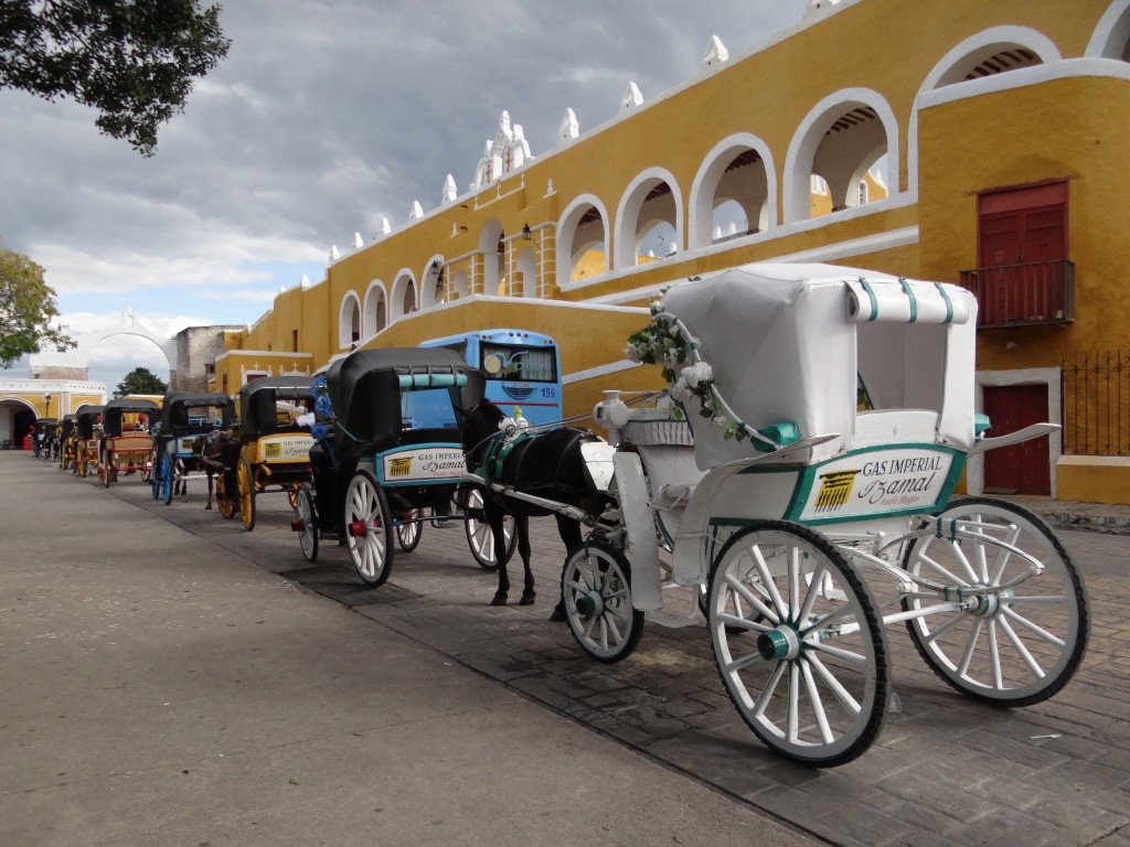 Zdjęcia: Izamal, Izamal, Czekając na turystów, MEKSYK Zdjęcia: Izamal, Izamal, Czekając na turystów, MEKSYK