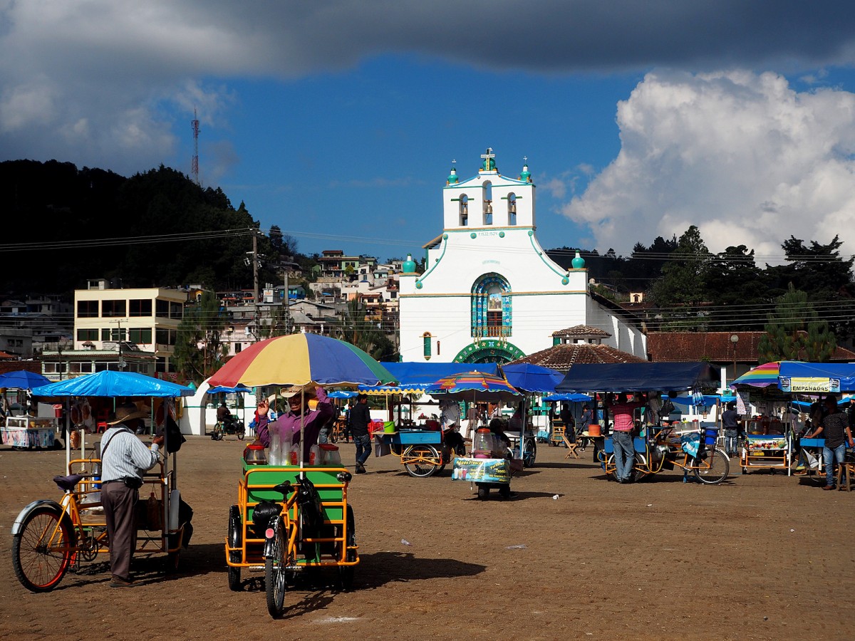 Zdjęcia: San Juan Chamula, Chiapas, Riksze czekają... a chętnych nie ma, MEKSYK Zdjęcia: San Juan Chamula, Chiapas, Riksze czekają... a chętnych nie ma, MEKSYK