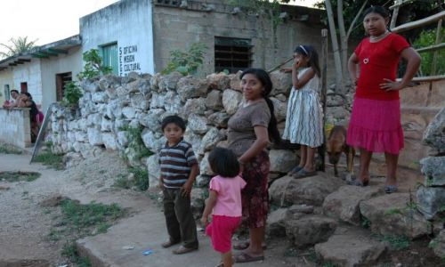 Zdjecie MEKSYK / Yucatan / St.Elena / W miasteczku Mayw