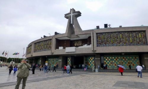 Zdjcie MEKSYK / Mexico City / Sanktuarium Matki Boskiej z Gwadelupe / Nowa Katedra w Sanktuarium na 12 tysicy osb