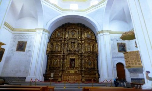 Zdjęcie MEKSYK / Cuernavaca / Kaplica Najświętszego Sakramentu / piękny,złoty ołtarz w Kaplicy