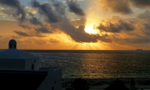 Zdjecie MEKSYK / Quintana Roo / Puerto Morelos / pierwszy wschd soca w Puerto Morelos
