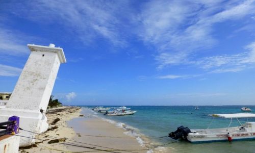 Zdjecie MEKSYK / Quintana Roo / Puerto Morelos / krzywa ... ale nie wiea tylko latarnia morska