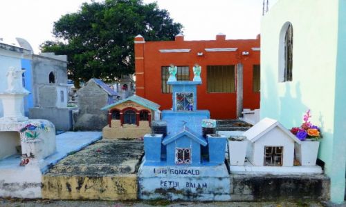 Zdjęcie MEKSYK / Jukatan / Valladolid / kolorowy cmentarz